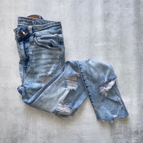 AE high rise distroyed cropped light wash - Picture 2 of 10